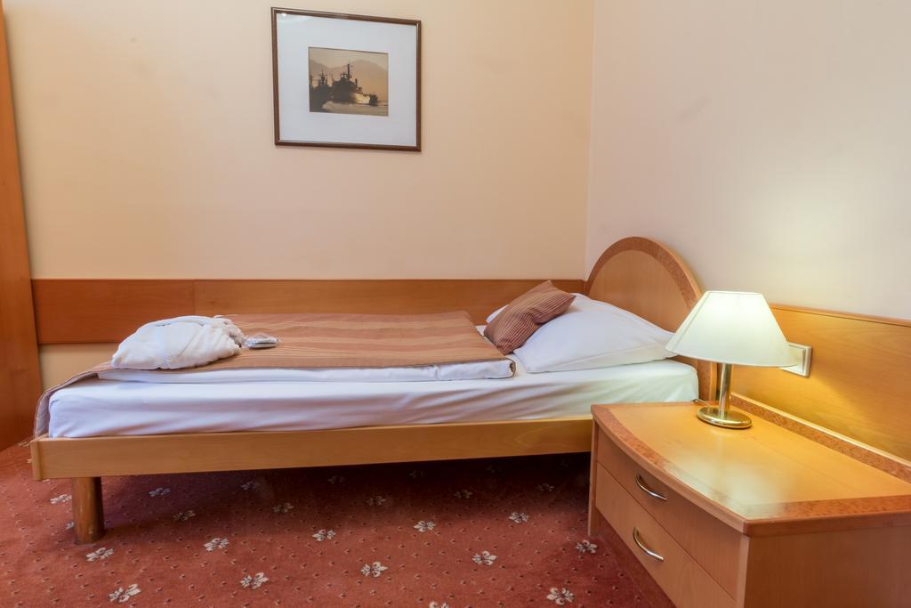 Ensana Hvězda - Imperiál - Neapol Hotel Mariánské Lázně Exterior foto