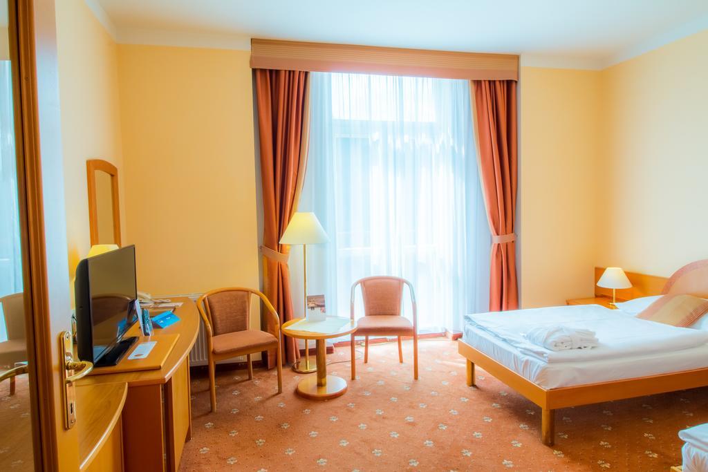 Ensana Hvězda - Imperiál - Neapol Hotel Mariánské Lázně Exterior foto