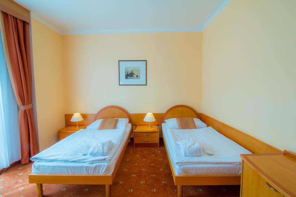 Ensana Hvězda - Imperiál - Neapol Hotel Mariánské Lázně Exterior foto